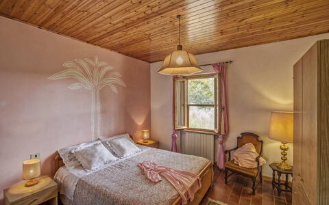 Leccino: Property, Furniture, Wood, Comfort, Interior Design, Building, Window, Floor, Picture Frame, Flooring