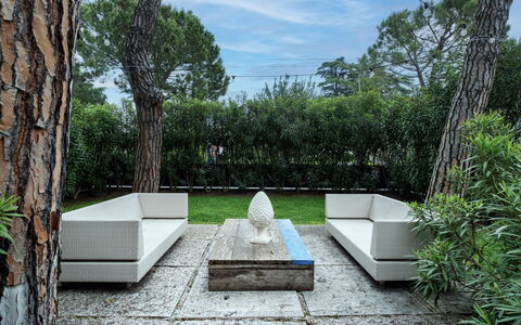 Catullo 18 Apartment, Garda Lake, Jacuzzi, Fitness: Plant, Sky, Property, Cloud, Tree, Grass, Building, Wall, Shrub, Landscape