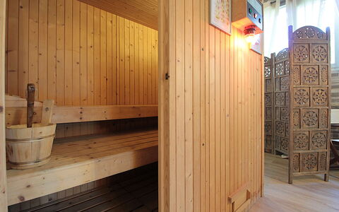 Catullo 18 Apartment, Garda Lake, Jacuzzi, Fitness: Property, Wood, Interior Design, Flooring, Floor, Wood Stain, Hardwood, Plank, Varnish, Lumber
