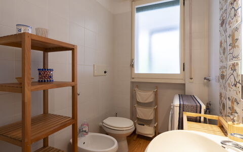 Bolla sul Mare: Property, Plumbing Fixture, Building, Wood, Toilet Seat, Window, Shelf, Interior Design, Floor, Flooring