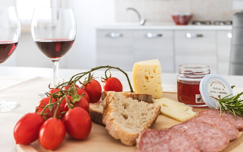 Maison Loreto: Food, Tableware, Ingredient, Stemware, Plate, Cabinetry, Cuisine, Wine Glass