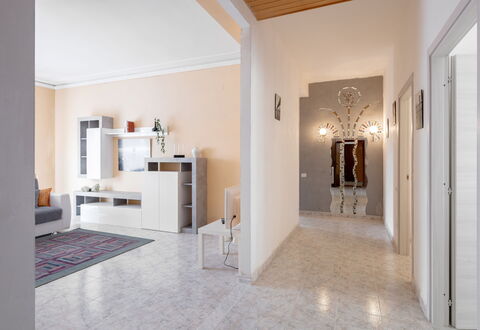 Maison Loreto: Property, Wood, Hall, Interior Design, Architecture, Picture Frame, Floor, Door, Flooring, Hardwood
