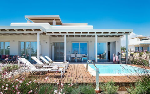 Villa Pachino: Plant, Sky, Building, Azure, Shade, Swimming Pool, Water, Chair, House, Residential Area