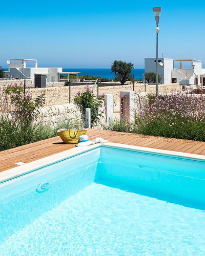 Villa Pachino: Water, Sky, Building, Property, Plant, Blue, Swimming Pool, Light, Azure, Rectangle