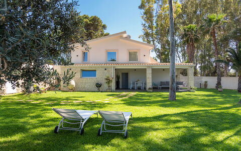 Villa Plemmirio: Plant, Property, Building, Window, Sky, Tree, Nature, Shade, Architecture, Land Lot