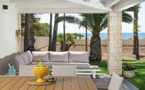 Villa Plemmirio: Plant, Property, Furniture, Couch, Shade, Interior Design, Table, Tree, Outdoor Furniture, Studio Couch