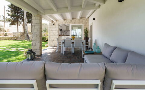 Villa Plemmirio: Plant, Couch, Property, Furniture, Table, Interior Design, Shade, Building, Comfort, Studio Couch
