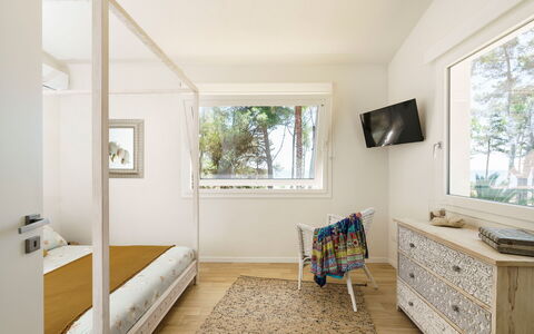 Villa Plemmirio: Interior Design, Furniture, Flooring, Floor, Wall, Wood, Ceiling, Bedroom, Room, Bed