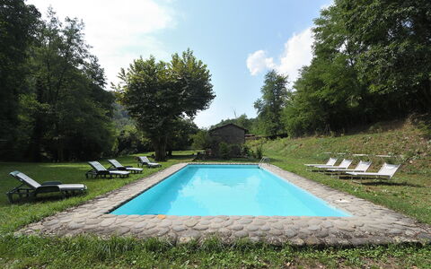 Villa Del Mulino: Cloud, Water, Plant, Sky, Nature, Grass, Tree, Natural Landscape, Leisure, Rectangle