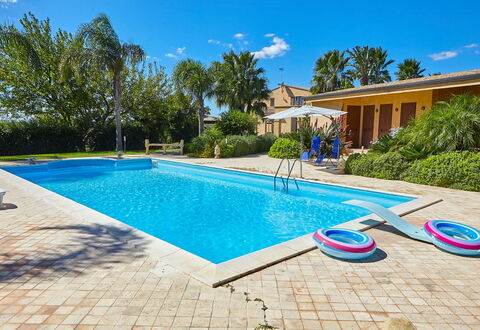 Villa Selinunte: Water, Sky, Plant, Cloud, Building, Swimming Pool, Azure, Window, Tree, Shade