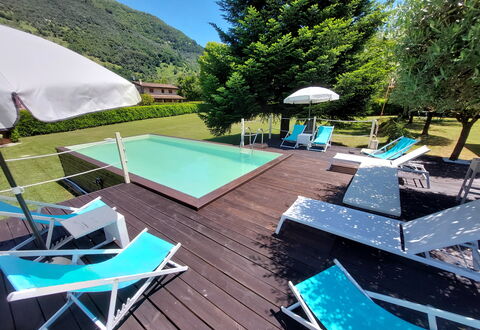 Villa L'antico Casale: Property, Furniture, Water, Umbrella, Swimming Pool, Sky, Green, Blue, Azure, Shade
