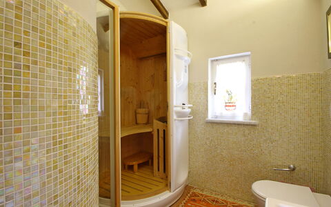 Villetta Verde: Property, Building, Wood, Interior Design, Architecture, Plumbing Fixture, Floor, Window, Flooring