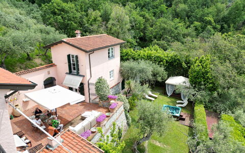 Villetta Verde: Plant, Building, Property, Tree, Window, House, Residential Area, Neighbourhood, Urban Design, Real Estate