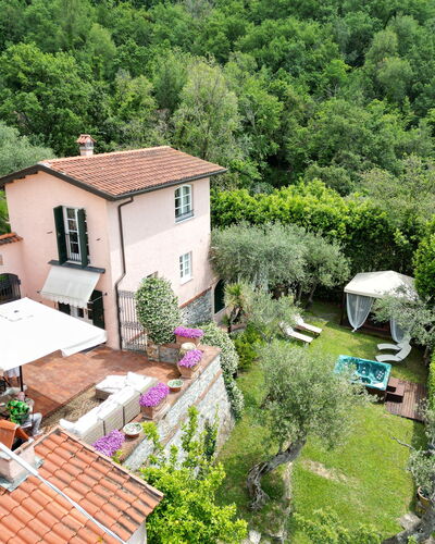 Villetta Verde: Plant, Building, Property, Tree, Window, House, Residential Area, Neighbourhood, Urban Design, Real Estate