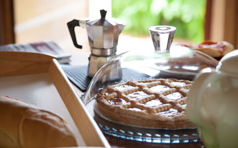 Villa Angelica: Food, Tableware, Table, Dishware, Ingredient, Drinkware, Plate, Serveware, Cup