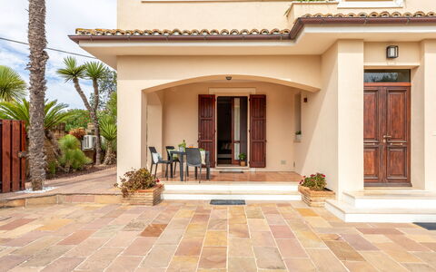 Acacia Holiday Home
