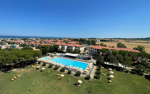 Suite Mareconero: Swimming Pool, Recreation, Park, Resort, Resort Town