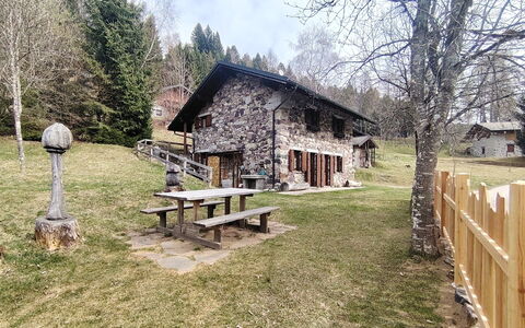 Baita a Pieve Tesino Mountain And Lake: Tree, House, Home, Cottage, Rural Area, Village, Larch, Farmhouse, Log Cabin