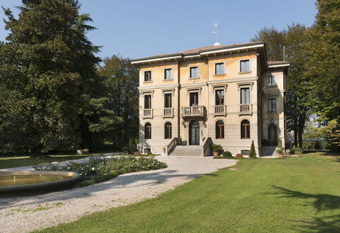Villa Paola In Padova With Ac: Plant, Building, Property, Sky, Window, Tree, Grass, Facade, Tints And Shades