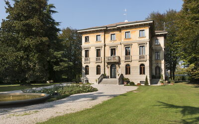 Villa Paola In Padova With Ac: Plant, Building, Property, Sky, Window, Tree, Grass, Facade, Tints And Shades