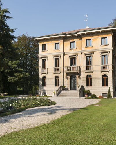 Villa Paola In Padova With Ac: Plant, Building, Property, Sky, Window, Tree, Grass, Facade, Tints And Shades