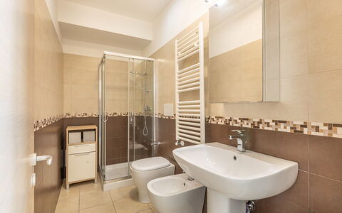 Loft San Giovanni in Gallipoli: Flooring, Floor, Interior Design, Plumbing Fixture, Bathroom, Ceiling, Room, Plumbing, Sink, Toilet