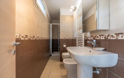 Loft San Giovanni in Gallipoli: Bathroom, Plumbing Fixture, Flooring, Floor, Interior Design, Sink, Bathroom Sink, Tap, Plumbing, Toilet