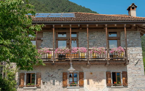 La Meridiana: Wall, House, Door, Balcony, Cottage, Mountain Range, Valley, Stone Wall, Mountain Village, Houseplant