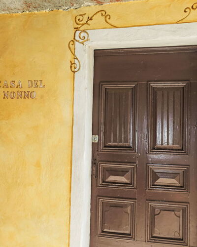 Alberto: Brown, Door, Wood, Rectangle, Yellow, Home Door, Building, Paint