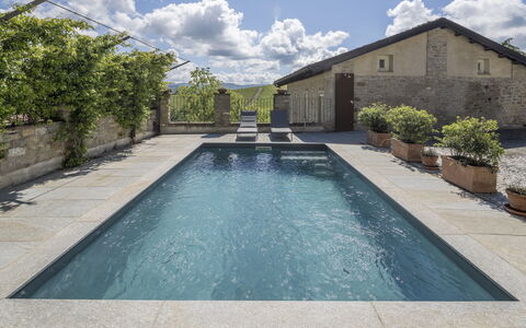Arpusè, Relax nelle Langhe - Barolo, with Pool: Swimming Pool, Composite Material, Water Feature, Flagstone, Tile