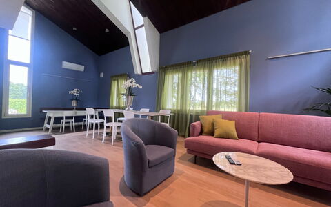 Villapronti: Furniture, Property, Table, Comfort, Interior Design, Couch, Flooring, Building, Floor, Living Room