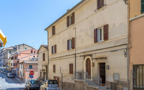 Loreto Suite Apartment: Building, Sky, Wheel, Property, Car, Window, Infrastructure, Vehicle, House