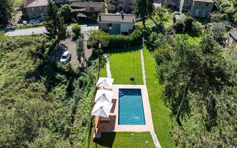 Villa Chicco: Property, Plant, Nature, Building, Tree, Grass, Vegetation, Land Lot, Urban Design, Biome