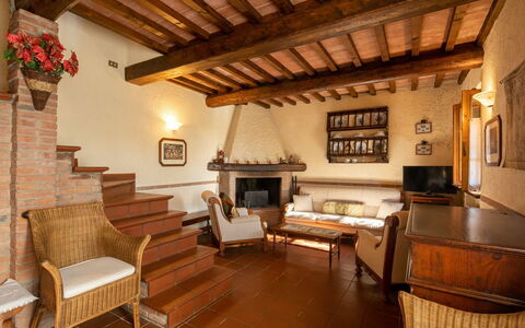 La Maggiolina & La Bastide: Property, Furniture, Couch, Building, Picture Frame, Wood, Interior Design, Architecture, Living Room, Houseplant