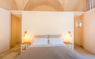 Camera 10 - Camera Matrimoniale con Terrazza - Mas: Furniture, Property, Comfort, Building, Wood, Orange, Interior Design, Bed, Shade