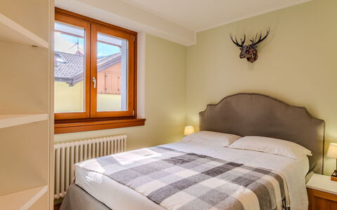 Val Genova: Bed, Furniture, Interior Design, Bedroom, Bed Sheet, Bedding, Wall, Wood, Floor, Ceiling
