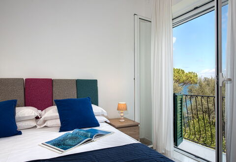 Apt Blu Mare Sorrento Coast: Blue, Building, Comfort, Azure, Textile, Wood, Shade, Architecture, Interior Design