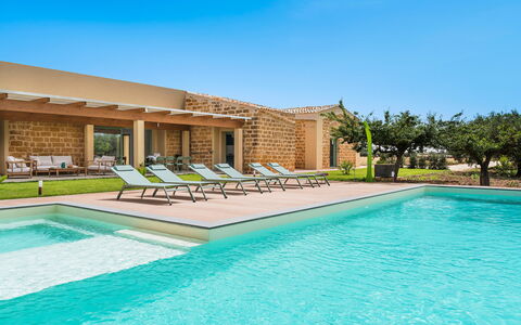 Cavial: Water, Plant, Sky, Property, Swimming Pool, Azure, Building, Shade, Grass, Rectangle
