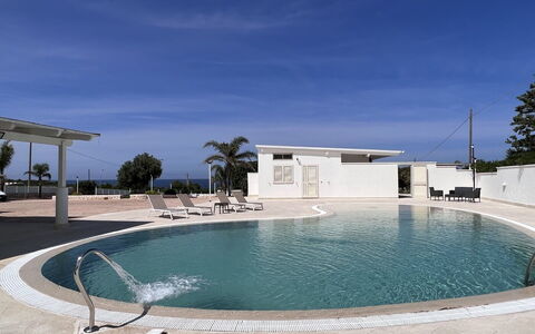 Villa Azzurra Seaview In Monopoli, Puglia: Water, Sky, Swimming Pool, Building, Body Of Water, Tree, Leisure, Composite Material, Real Estate, Resort Town