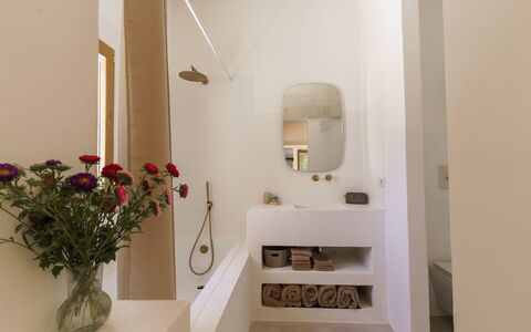 Villa Jolie: Bathroom, Wall, Interior Design, Flooring, Plumbing Fixture, Floor, Bathroom Sink, Wood, Home, Lighting
