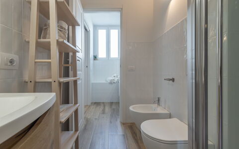 Sospiri Sul Mare: Bathtub, Building, Bathroom, Wood, Plumbing Fixture, Interior Design, Floor, Flooring, Sink