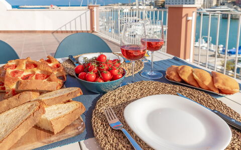 Sospiri Sul Mare: Food, Tableware, Dishware, Table, Plate, Serveware, Ingredient, Tablecloth, Cuisine