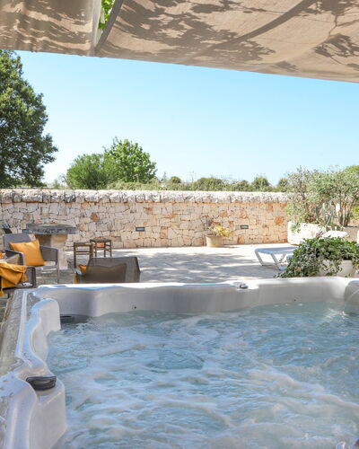 Country Trullo Rosso With Jacuzzi Alberobello: Water, Property, Sky, Plant, Swimming Pool, Bathtub, Tree, Composite Material, Shade, Leisure