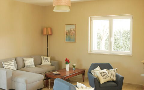 Villa Mariarosaria - Dimora Esclusiva con Piscina: Furniture, Interior Design, Flooring, Floor, Wall, Wood, Couch, Room, Living Room, Textile
