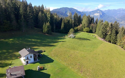 Baita Mountain View Pale San Martino: Grass, Natural Landscape, Highland, Grassland, Hill, Landscape, House, Plain, Cottage, Hill Station