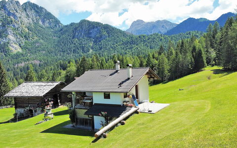 Baita Mountain View Pale San Martino: Cloud, Sky, Property, Mountain, Green, Building, Natural Landscape, Tree, Land Lot, Plant