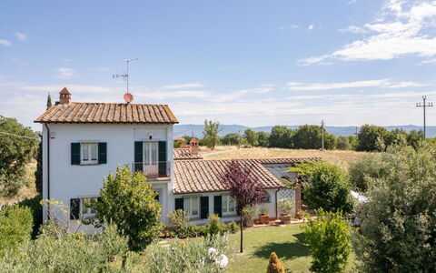 Villa Elena: Sky, Building, House, Residential Area, Roof, Home, Shrub, Cottage, Land Lot