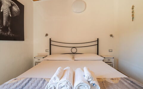 Doxina: Floor, Home, Door, Apartment, Ceiling, Balcony, Bed Frame, Bed, Wood Stain, Hotel