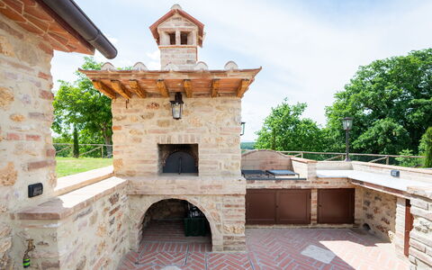 Le Volte, Borgo Campassini, Monteriggioni: Brick, Brickwork, Garden, Landscaping, Outdoor Structure, Masonry Oven
