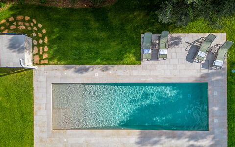 Trullo Brenda: Blue, Swimming Pool, Composite Material, Garden, Water Feature, Backyard, Landscaping, Shade, Artificial Turf, Flagstone